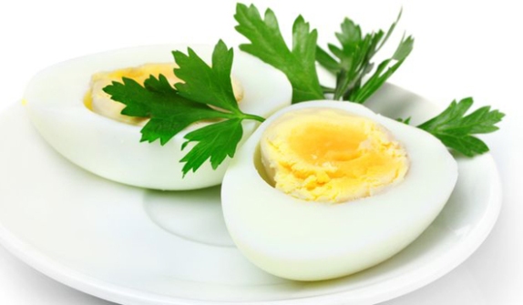 Цельные яйца являются одними из самых питательных продуктов 